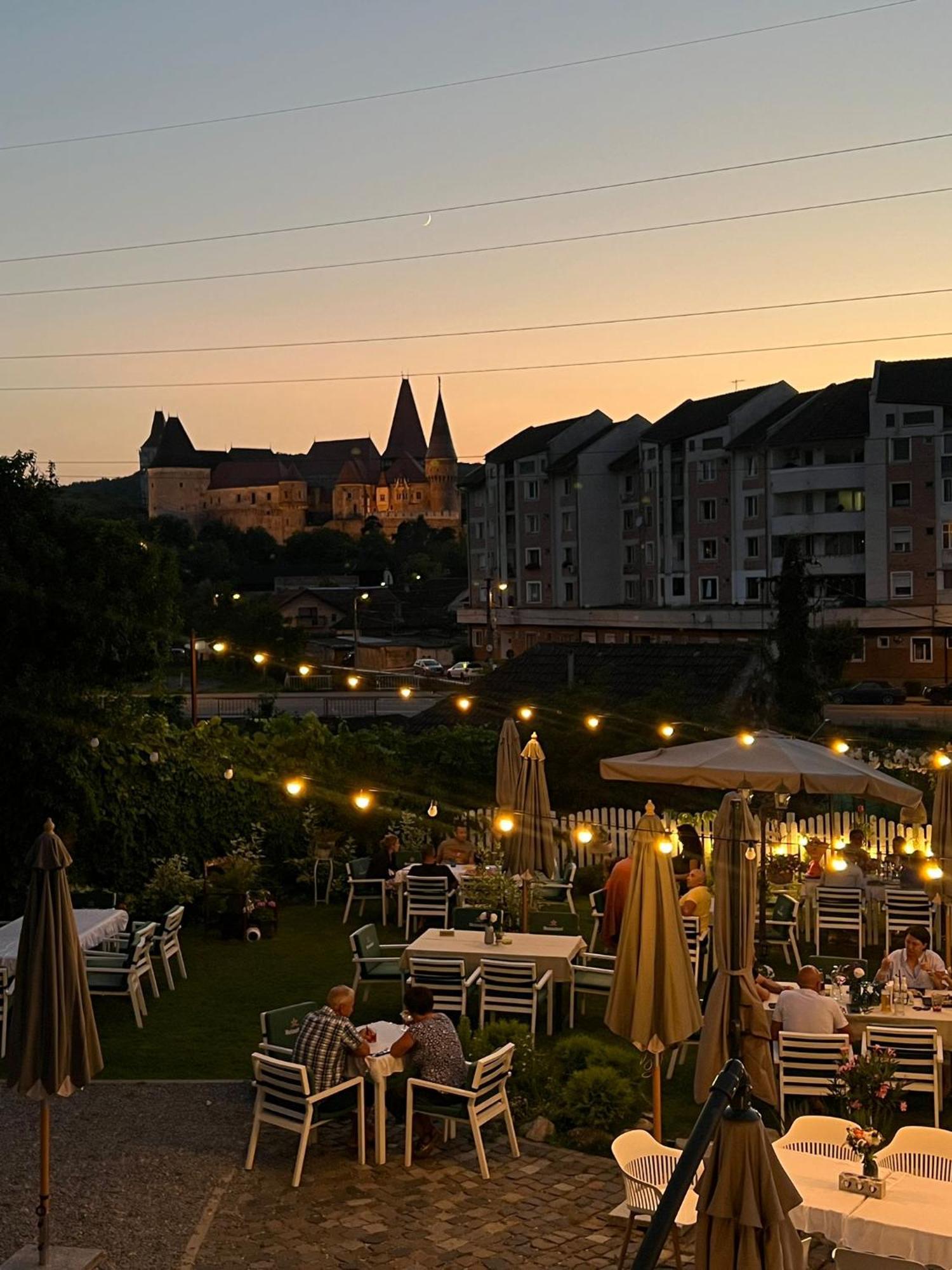 La Fontaine Hotel Hunedoara Exterior photo